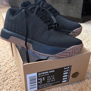 NOBULL Women's Black Outwork Edge